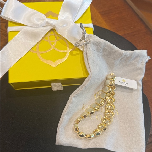 Kendra Scott Gold Chain Bracelet, dust bag & gift box - Picture 2 of 6